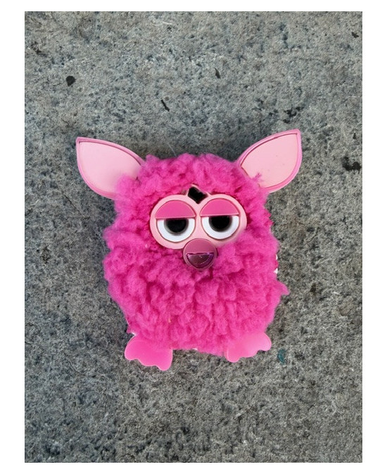 Broche Furby rose