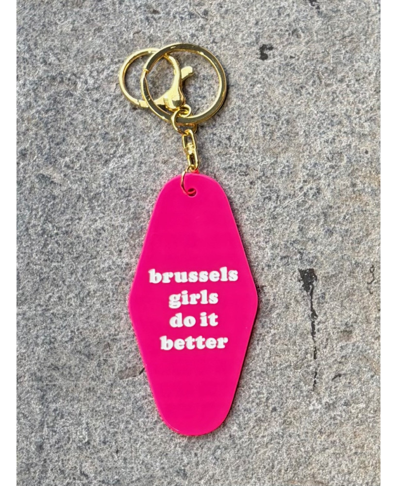 Porte-clés brussels girls do it better rose fluo