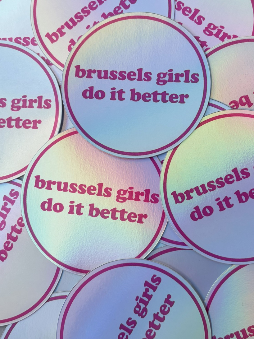 Sticker brussels girls do it better rose métal