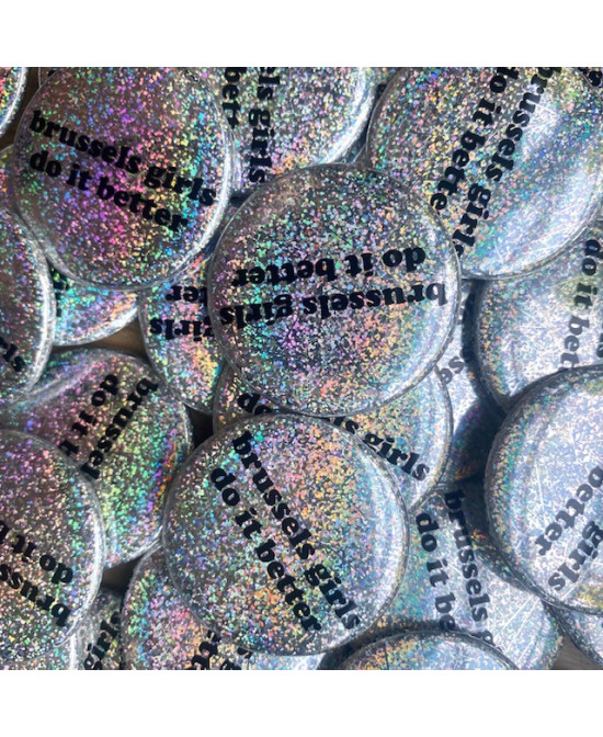 Badge Brussels girls do it better holographique