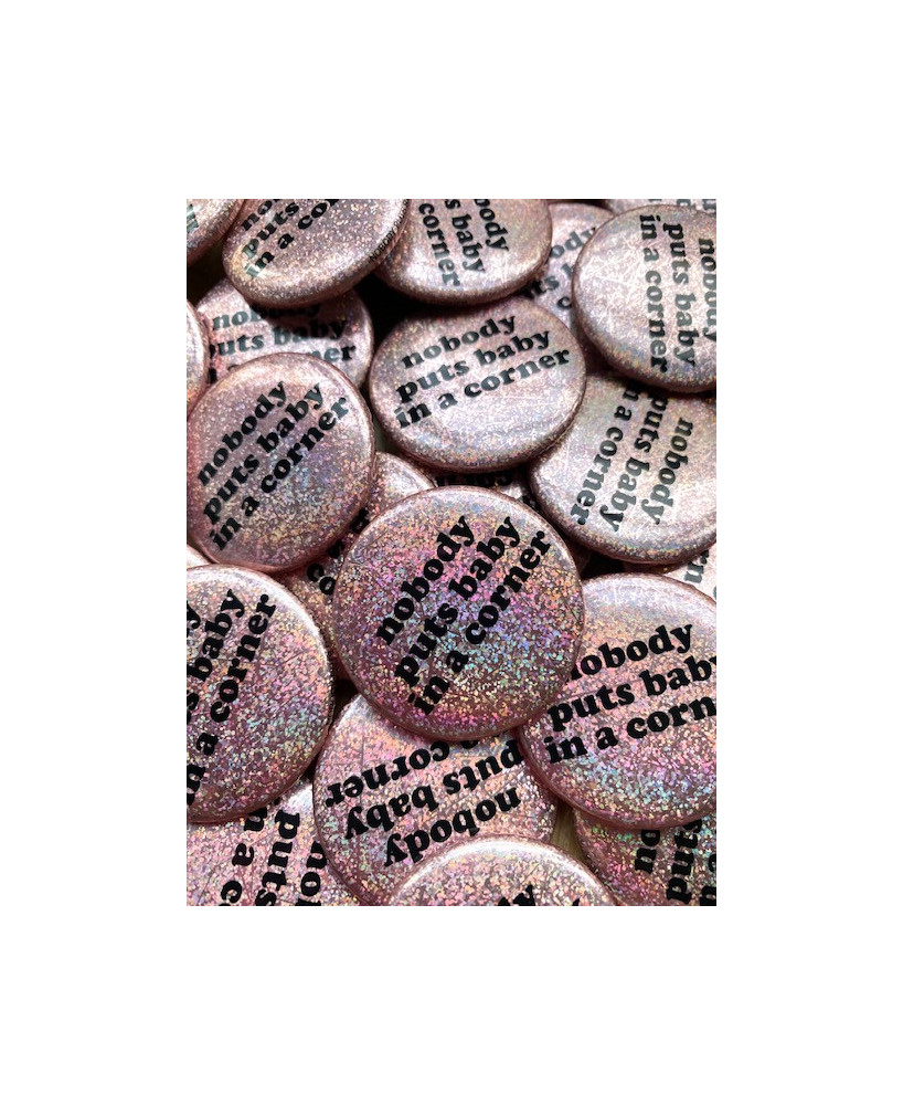 Badge nobody puts baby in a corner rosé holographique