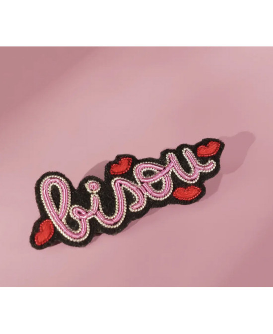 Broche brodée Bisou